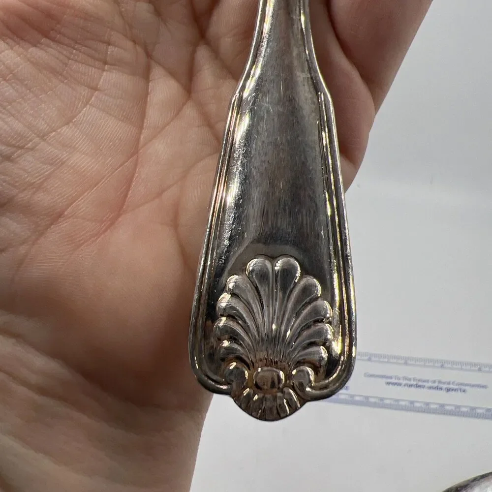 International Silver-plate Korea Serving Spoon Royal Shell / Shell Tip Scalloped